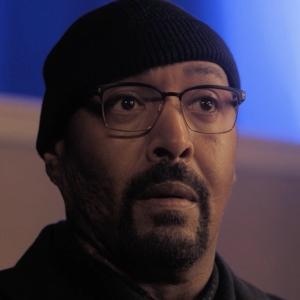 Exclusive: Jesse L. Martin Goes Undercover for Theater Murder Case in THE IRRATIONAL Video