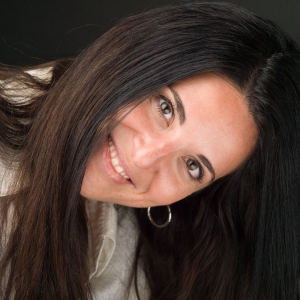 Eleanna Fin Joins US " a Dance Theatre Piece About Human Rights and Identity Photo