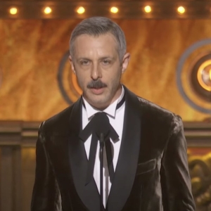Video: Jeremy Strong Accepts Tony Award For AN ENEMY OF THE PEOPLE Video