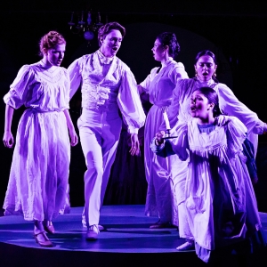 Review: THE SECRET GARDEN at Theo Ubique Photo