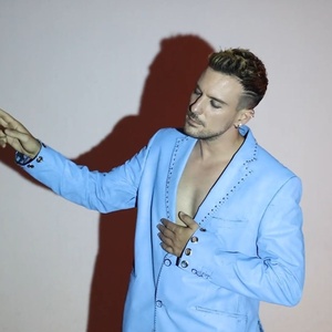 Víctor Arbelo lanza este 24 de febrero su tercer álbum COM UN LABERINT