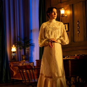 Review: GASLIGHT at Comedy Theatre