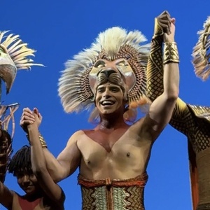 TV: Agustín Argüello se despide de EL REY LEÓN tras una función cargada de emoción en