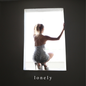 Liv Hanna Releases New Song lonely Photo