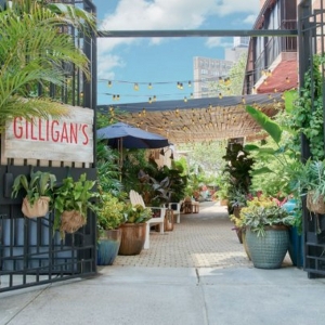 Review: GILLIGAN'S in SoHo-The Beachy Bar and Restaurant Delights Photo
