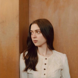 Lizzy Mcalpine Unveils New Single 'The Light In The Painting,' Debuts Music Video Photo