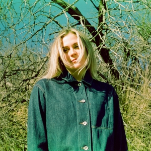 little bit (Formerly of Lilith ffo Julianna Hatfield, The Beths) Shares New Single…