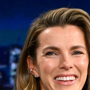 Betty Gilpin Recalls Meryl Streep Watching Her in OH, MARY! on Broadway Photo