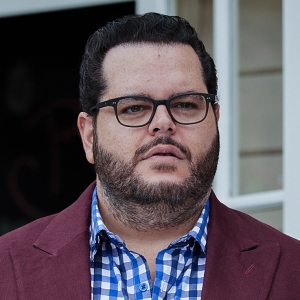 Josh Gad Returns For WOLF LIKE ME Season Two on Peacock This October Photo