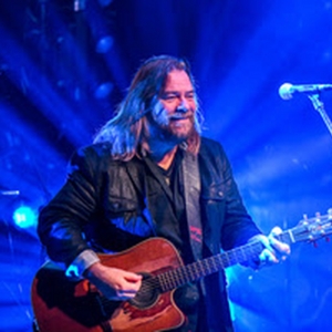 Alan Doyle Releases Live Video and Resumes 2024 North American Tour Video