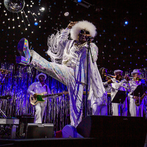 Bon Jovis Everett Bradley Brings Holiday Funk to the Irvington Theater Photo