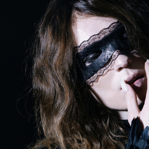 2hollis Releases New Single 'Hurt' Following Debut Album 'star' Photo