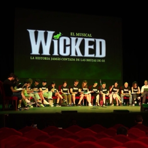 WATCH: Primera lectura de WICKED con el reparto español Photo