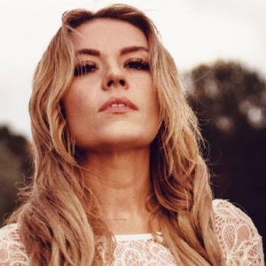 Video: Amanda Stewart Releases 'Barn Crazy' with Official Music Video Photo