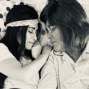 El Teatro Lara estrena LA BALADA DE JOHN Y YOKO, una ficci&oacute;n musical sobre la parej Photo