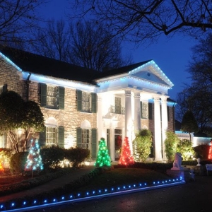 NBC to Celebrate CHRISTMAS AT GRACELAND With New Elvis Presley Holiday Special Photo