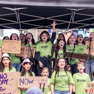 Kelli O’Hara, Michaela Jaé Rodriguez, Patrick Ball and More Join Broadway Earth Da Photo