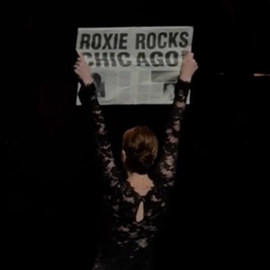 Video: CHICAGO Celebrates The New York Knicks With An Onstage Call Out Photo