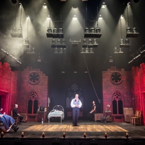 Review: DRACULA, Lyric Hammersmith Photo