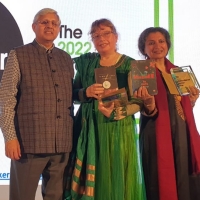 Geetanjali Shree's Hindi Novel RET SAMADHI Wins The International Booker Prize 2 Photo