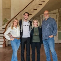 Sam Williams Signs With UMG Nashville Photo