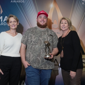 Country Music Artists Receive 2023 CMA International Awards Video