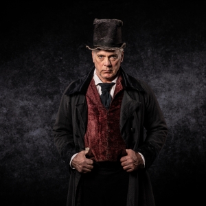 Australian TV Star Erik Thomson to Play Scrooge in A CHRISTMAS CAROL This Festive Sea Photo