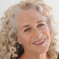 Carole King To Present Artist Of The Decade Honor To Taylor Swift at the AMAs Photo