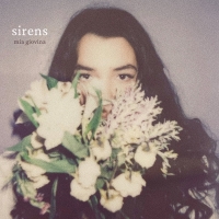 Mia Giovina Releases Debut Single 'Sirens' Photo