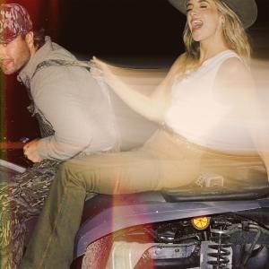 Lainey Wilson Releases 'Kinda Love It' Music Video Photo