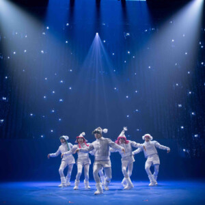 Performers from Cirque Du Soleil's 'TWAS THE NIGHT BEFORE to Visit the Free Library o Photo