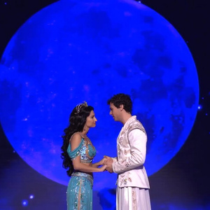 Video: ALADDIN Cast Performs A Whole New World on LIVE Photo