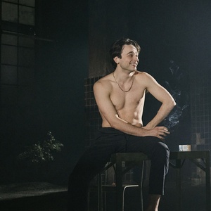 Interview: DEATH OF A SALESMAN Is a Happy Homecoming for Ben Ahlers Photo