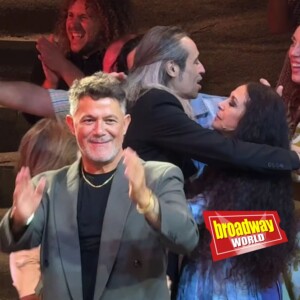 Alejandro Sanz arropa a la compañía en el estreno oficial de EL ALMA AL AIRE en Mad Photo