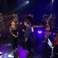 STAGE TUBE: Lorena Calero y Antonio Banderas cantan juntos en el estreno del programa Photo
