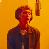 VIDEO: Troye Sivan Releases Acoustic Version of 'Angel Baby' Video