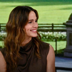 Jennifer Garner Discusses Friendship and THE FIVE-STAR WEEKEND Cast on The View