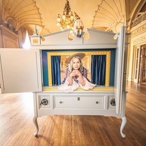 Natalie Merchant Sets CABINET OF WONDER Album Collaboration with Chicago Children's T Photo
