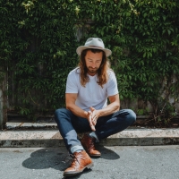 Jesse Roper Premieres New Single 'Does Anybody Know' Video