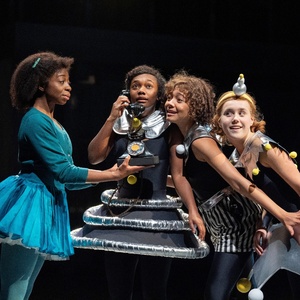 Review: BALLET SHOES, National Theatre Photo