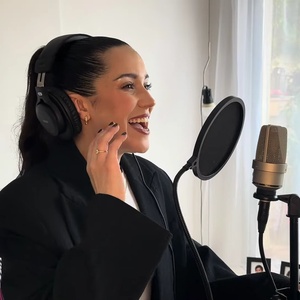 Matt Gould y Cristina Picos se unen en una versión en español de 'I Will Paint Her' Photo