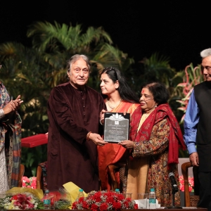 Ustad Amjad Ali Khan Confers Sumitra Charat Ram Lifetime Achievement Award 2023 to Padmash Photo