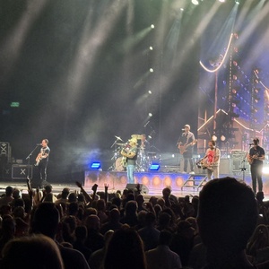 Review: DARIUS RUCKER'S SONGS OF SUMMER TOUR at Acrisure Amphitheater