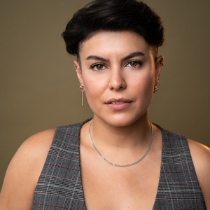 Interview: HALEY IZURIETA of BEETLEJUICE at McCALLUM Photo