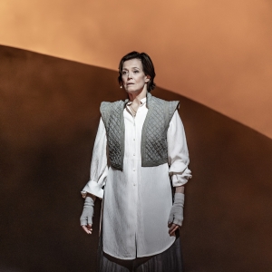 Photo: Sigourney Weaver in THE TEMPEST at Theatre Royal Drury Lane Photo