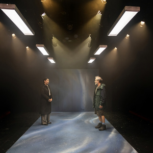 Review: FATHERLAND, Hampstead Theatre Photo