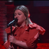 VIDEO: Kelly Clarkson Covers 'Mr. Brightside'