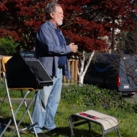 VIDEO: Seattle Opera Performer Sings on His Lawn For Neighbors