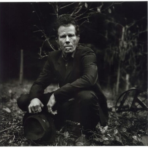 Tom Waits Shares Previously Unheard Rendition of 'Get Behind The Mule' Photo