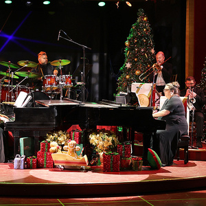 Review: A Holiday Tradition - A BEEF & BOARDS CHRISTMAS Shines Bright Photo